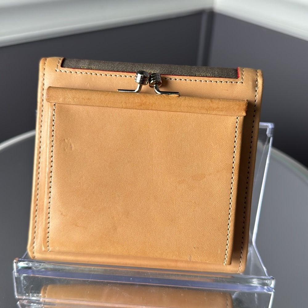 EUC Dooney & Bourke leather and canvas monogram wallet with kiss lock on back - Picture 2 of 8